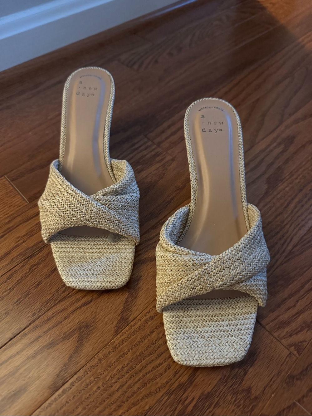 NWOT Target A New Day Raffia Wedges 8